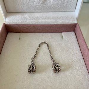 Pandora Daisy Safety Chain